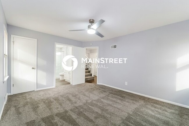 Building Photo - 4 Bedroom Pet-Friendly Home in Overland Park, KS with Main Street Renewal