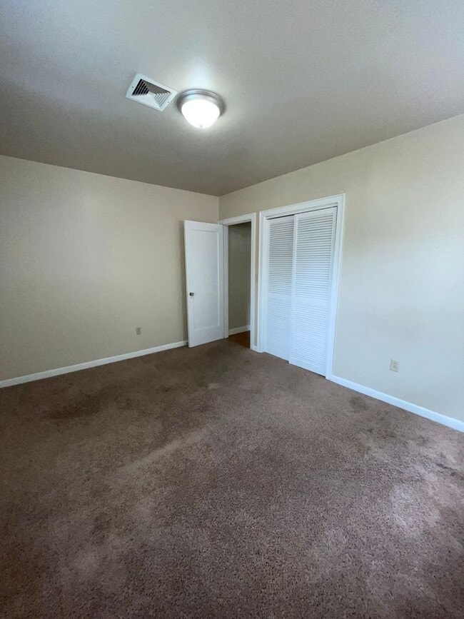 Building Photo - 3 bed 1 bath home in South Salem