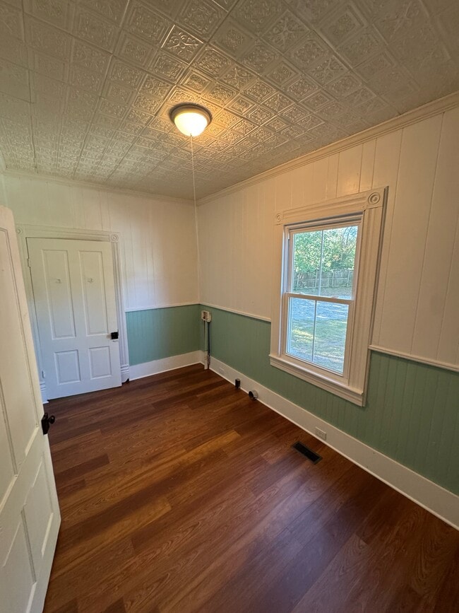 Building Photo - 527 E Cambridge Ave