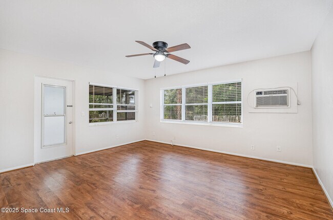 Building Photo - 738 Japonica Dr