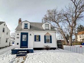 Building Photo - Unique and beautiful 2-3 bedroom home available for rent