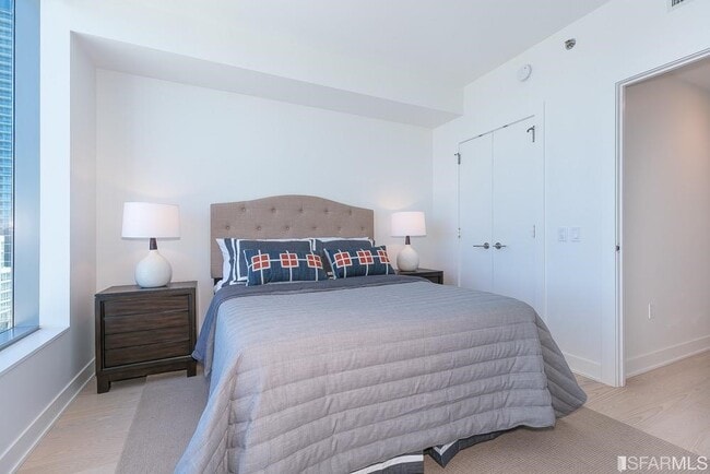 Building Photo - 338 Main St