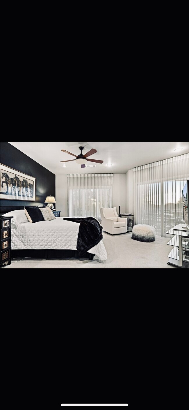 Building Photo - 303 Golf Crest Ln