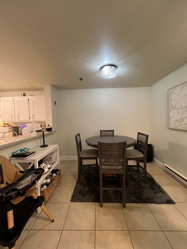 Building Photo - Welcome to Renton Ridge, 3 bed 2 bath with...