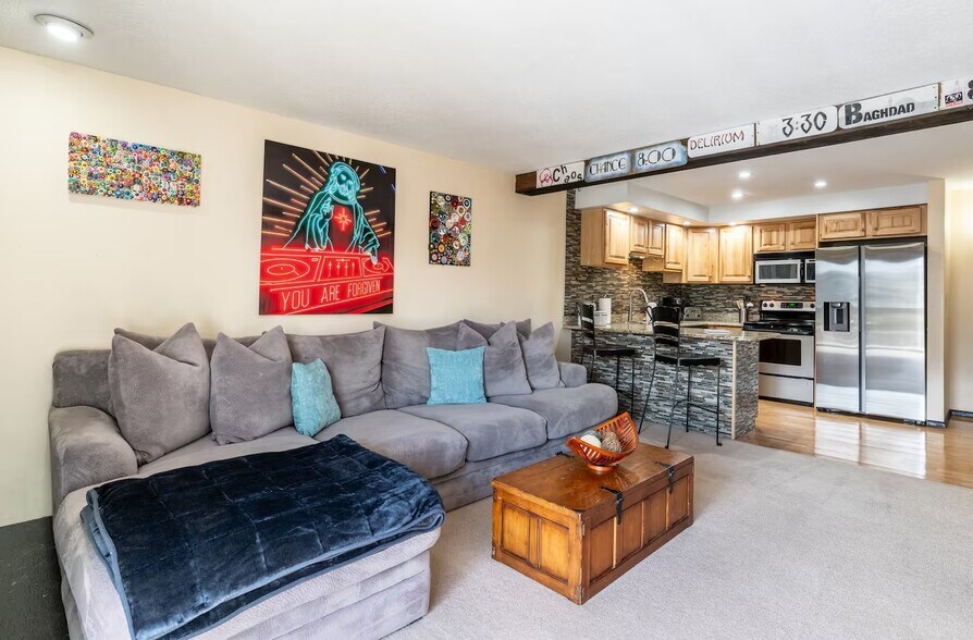 Living Room & Kitchen - 1040 Vail View Dr