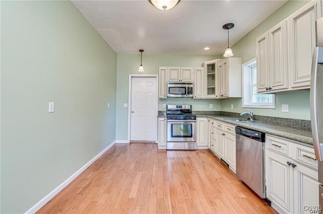 Building Photo - 26558 Andrew Dr