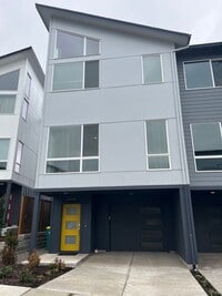 Building Photo - Start Lease by 8/15 to Receive REMAINDER o...