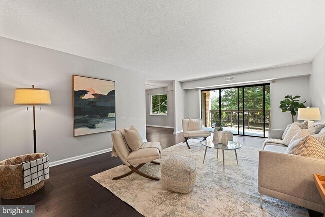 Building Photo - 8350 Greensboro Dr