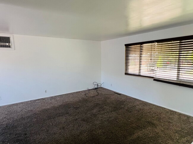 Building Photo - 40 N Talbot Dr E