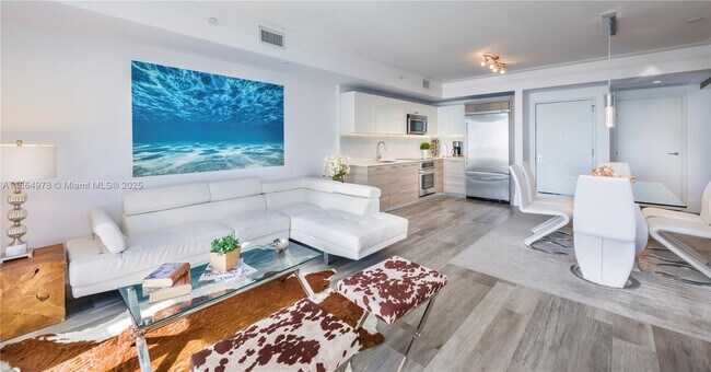 Building Photo - 1300 Brickell Bay Dr
