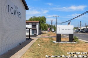 Building Photo - 2802 Lasses Blvd