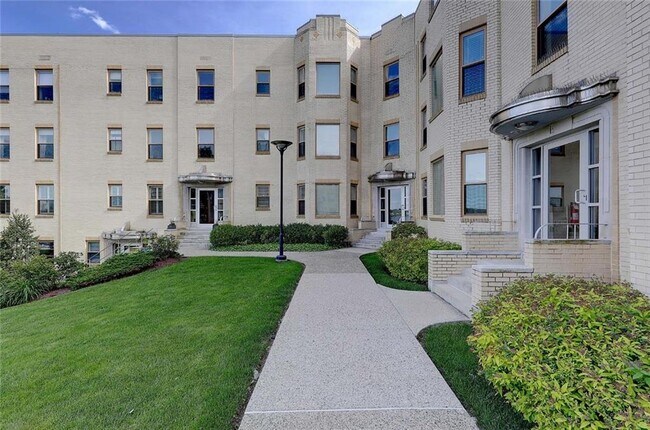 Building Photo - 1180 Narragansett Blvd