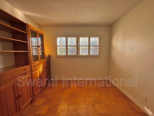 Building Photo - 1820 Avenida Estudiante