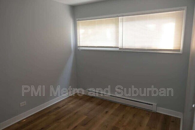 Building Photo - 748 E 5th Ct