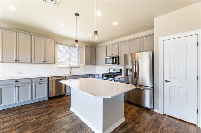 Building Photo - 5413 Traviston Dr