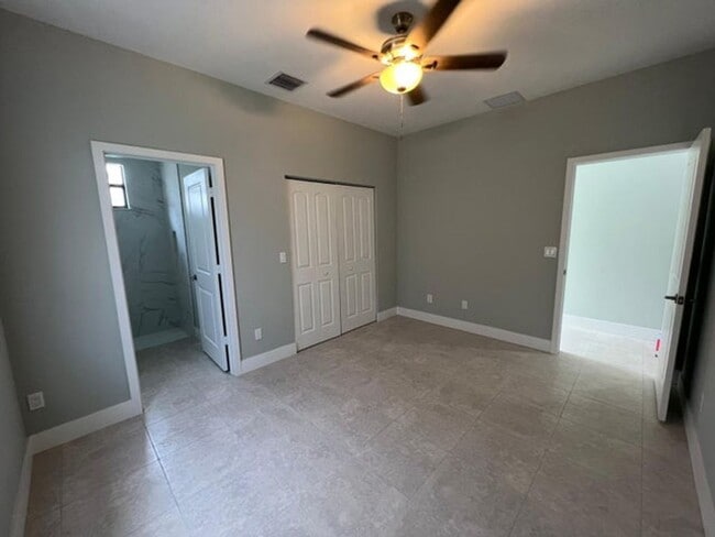 Building Photo - 227 N E St