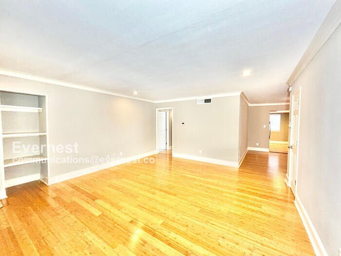 Building Photo - 7807 Meadow Park Dr