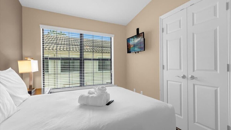 Building Photo - 14590 Damai Ln