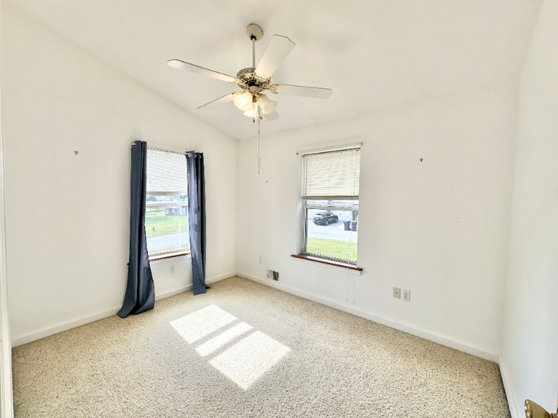 Building Photo - 1001 Bloom St