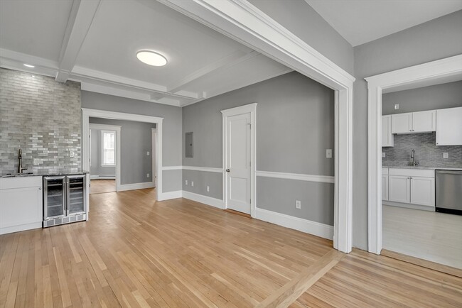 Building Photo - 142 Sutherland Rd