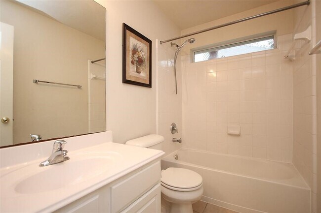 Building Photo - 14 Delphinium Pl