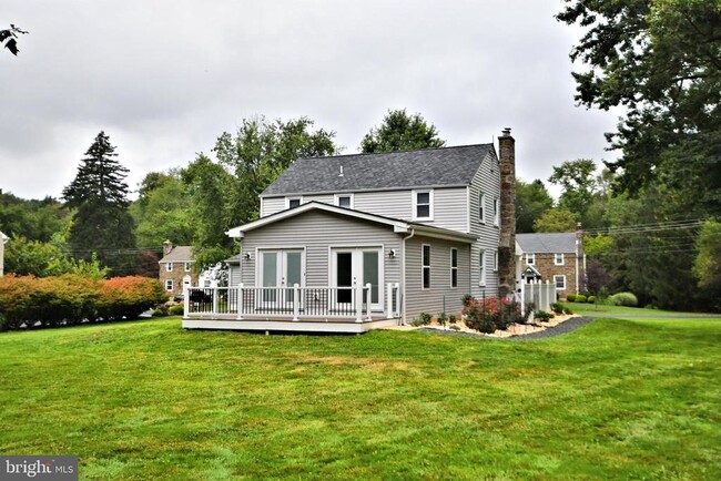 Building Photo - 942 Valley Rd