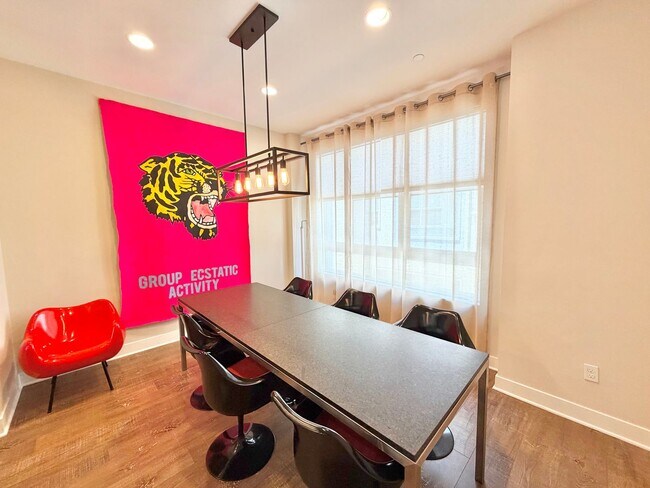 Building Photo - Furnished 3-BR/3-BA Townhouse w/ Giant Roof deck, 2-Car Garage, EV Hookup