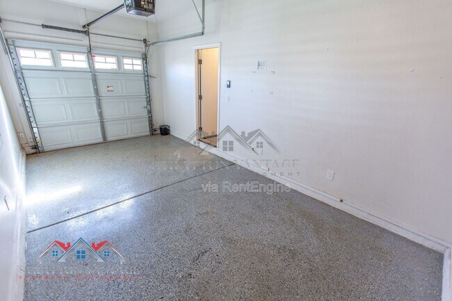 Building Photo - 661 E Julian Dr