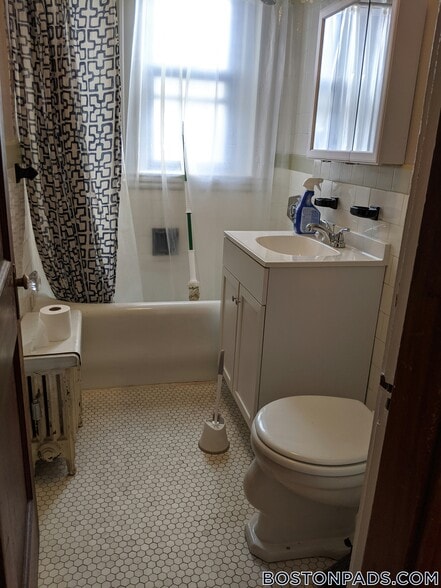 Building Photo - 14 Lakeville Rd