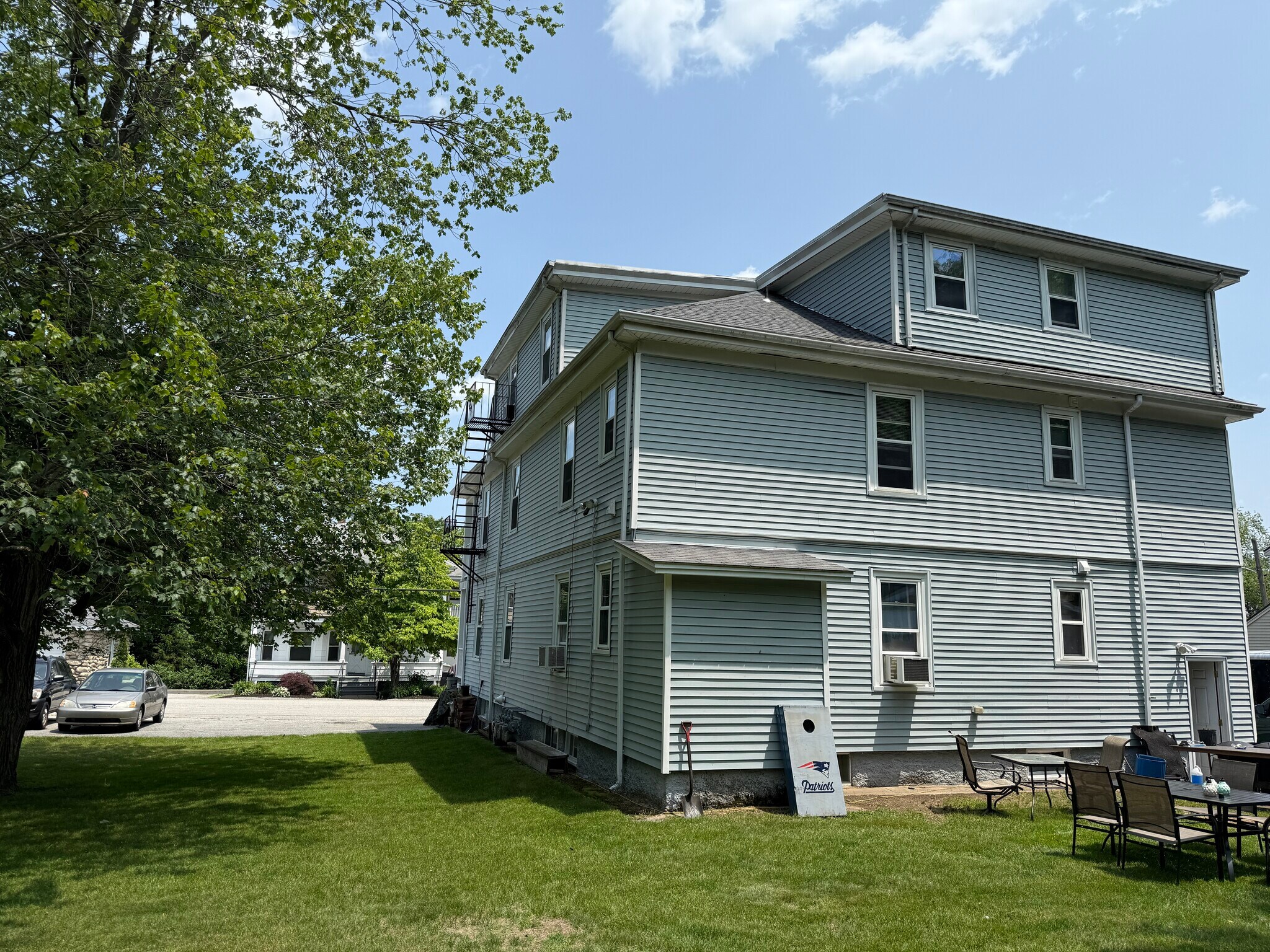 Building Photo - 120 Church St
