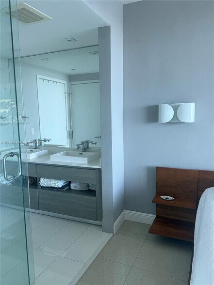 Building Photo - 460 NE 28th St