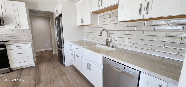 Building Photo - Freshly remodeled, 4 bedroom 2 bath house ...