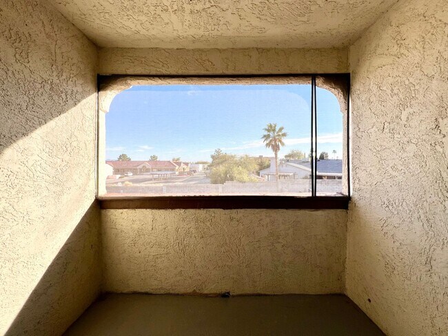 Building Photo - REMODELED 2BD/2BA NEAR JONES/SAHARA W/ COM...