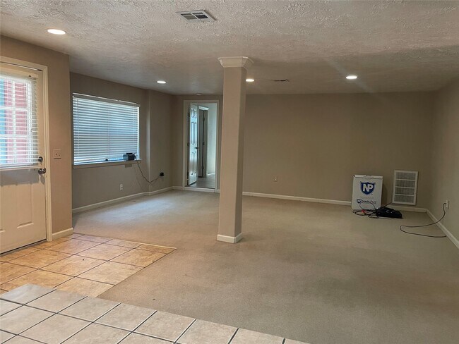 Building Photo - 302 Somerset