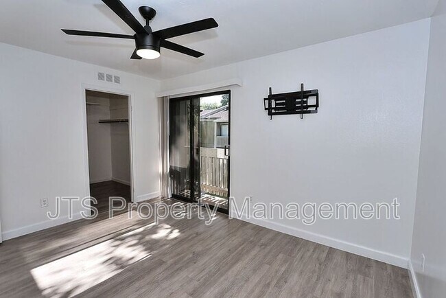 Building Photo - 9 Derow Ct