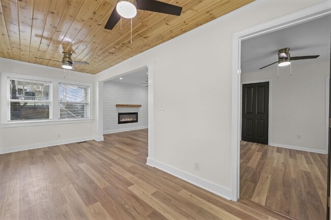 Building Photo - 441 Oak Dr