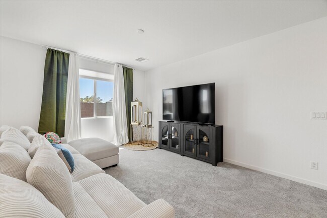 Building Photo - Spacious 3-Bed, 2-Bath Home with 2-Car Garage & Open Floor Plan