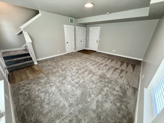 Building Photo - 1063 S 2760 E