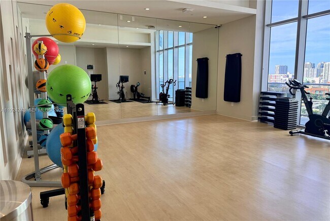 Building Photo - 488 NE 18th St