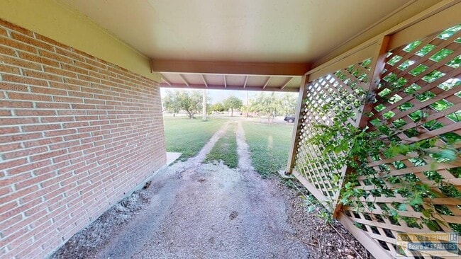 Building Photo - 427 David Cuervo St