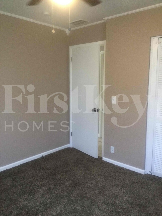 Building Photo - 1443 7th St