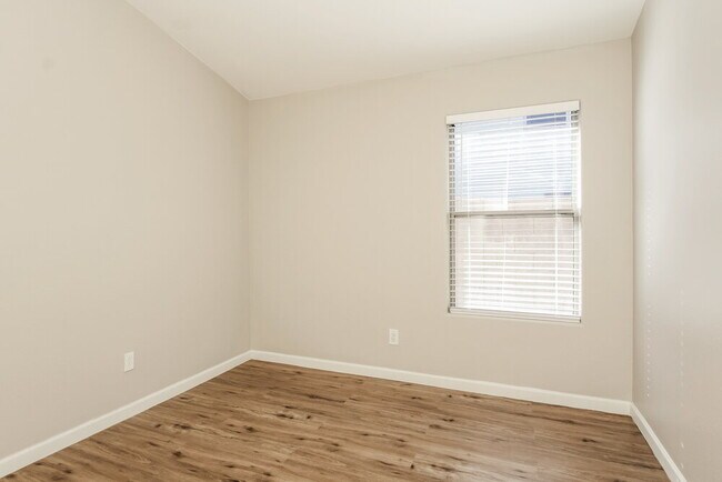 Building Photo - 16766 W Taylor St