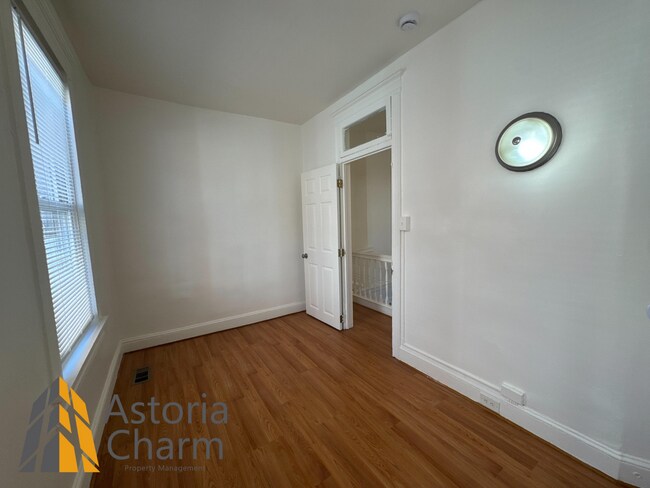 Building Photo - Comfortable 3-Bedroom with Hardwood Floors...