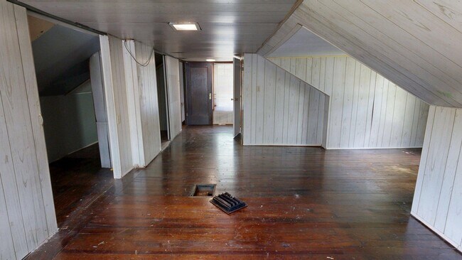 Building Photo - 1537 W William St