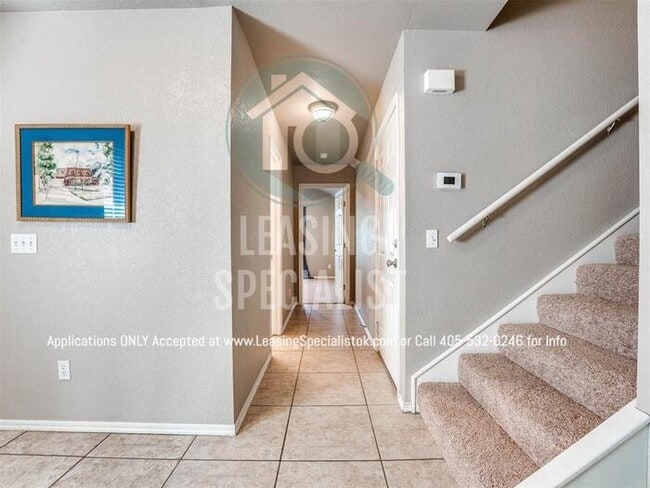 Building Photo - Stunning West Norman 3 Bed 2 Bath Townhome!