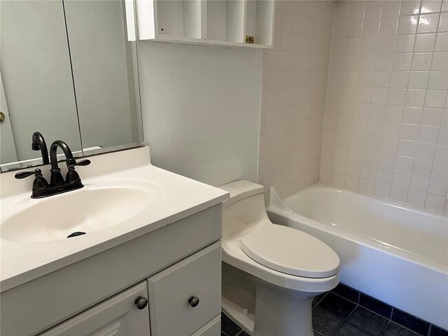 Building Photo - 946 N Lake Destiny Rd