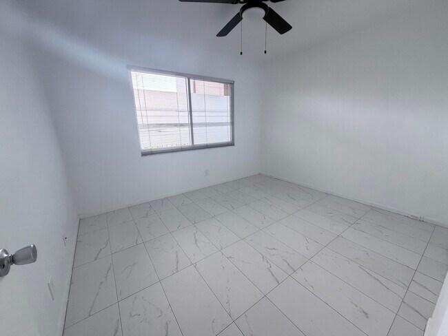 Building Photo - 1200 SW 125th Ave