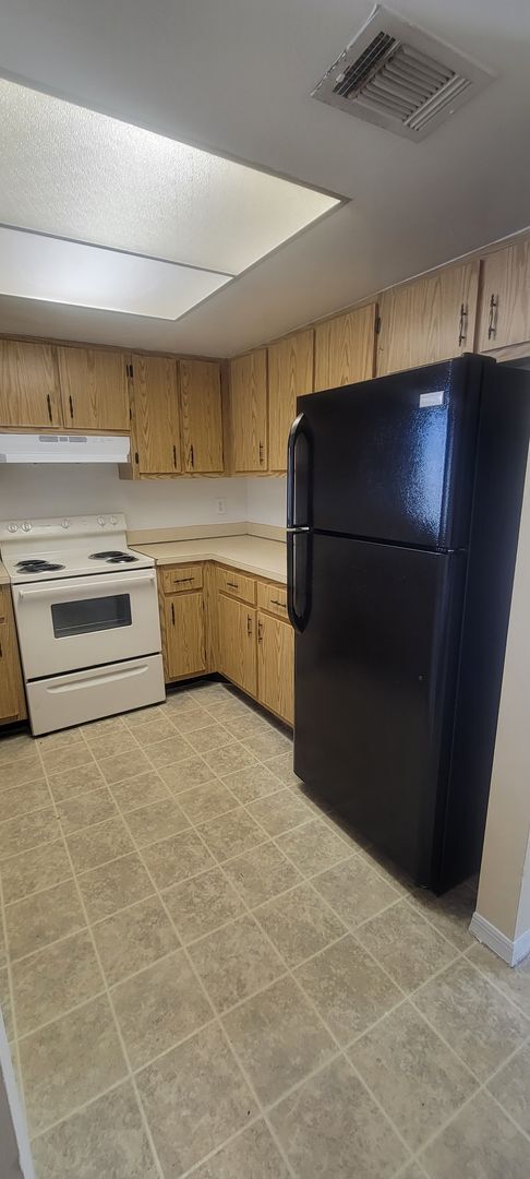 Building Photo - Two bedroom Two bath Condo