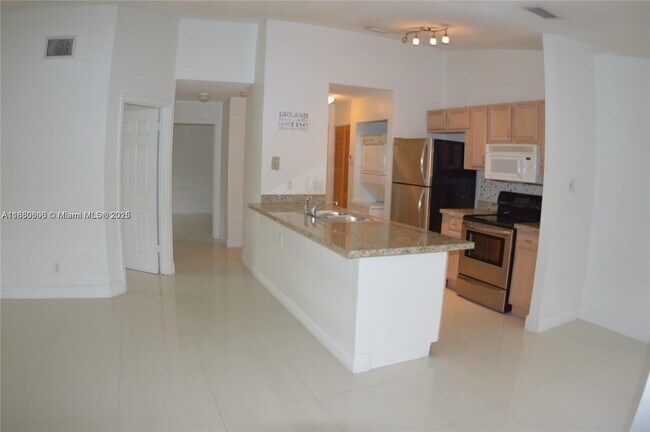 Building Photo - 10630 SW 157th Ct