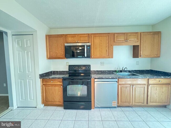 Building Photo - 7233 Mill Creek Ct